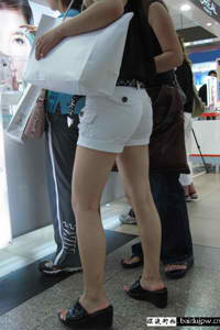 《国模杨依大尺度激情私拍》