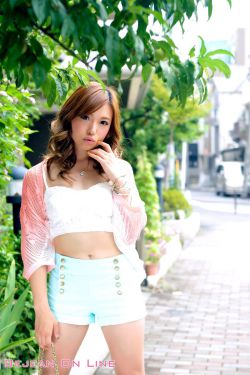 何小莹被老头拖进树林里